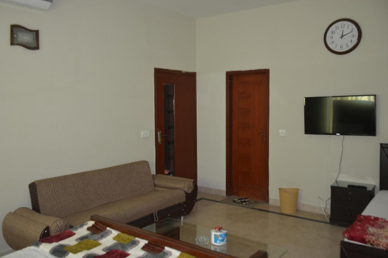 The Travelers Den Hotel Islamabad Ngoại thất bức ảnh