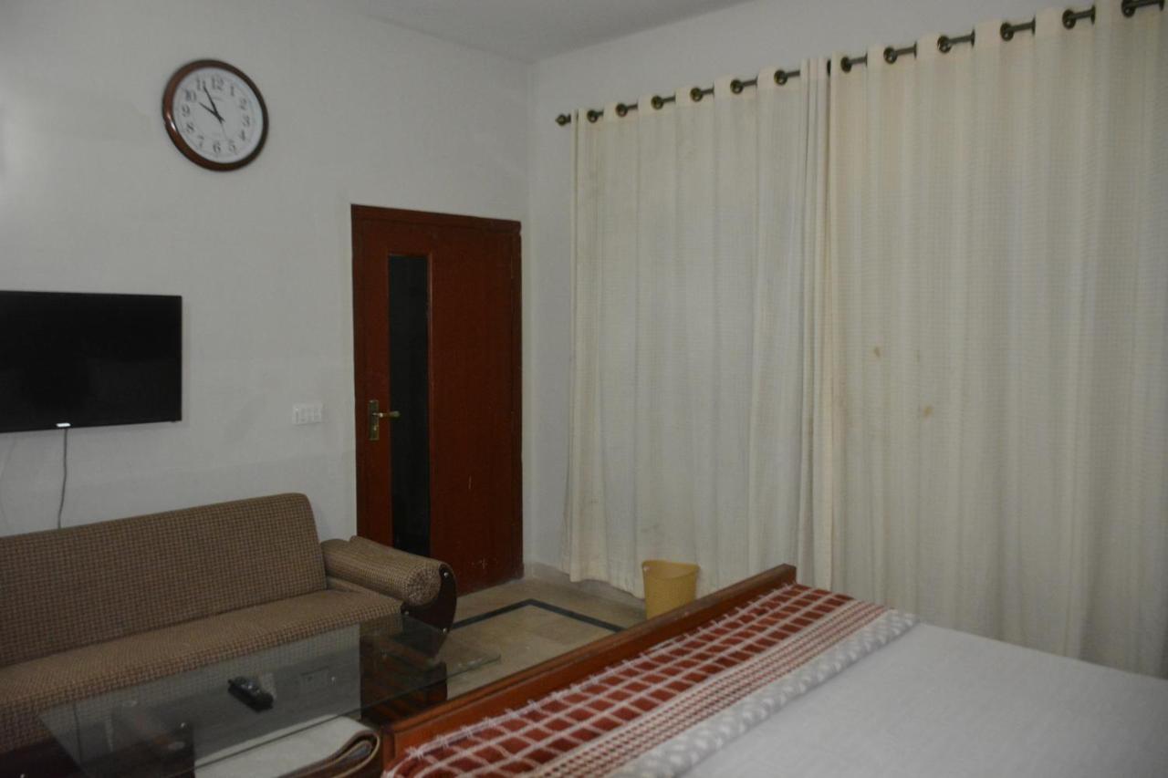 The Travelers Den Hotel Islamabad Ngoại thất bức ảnh