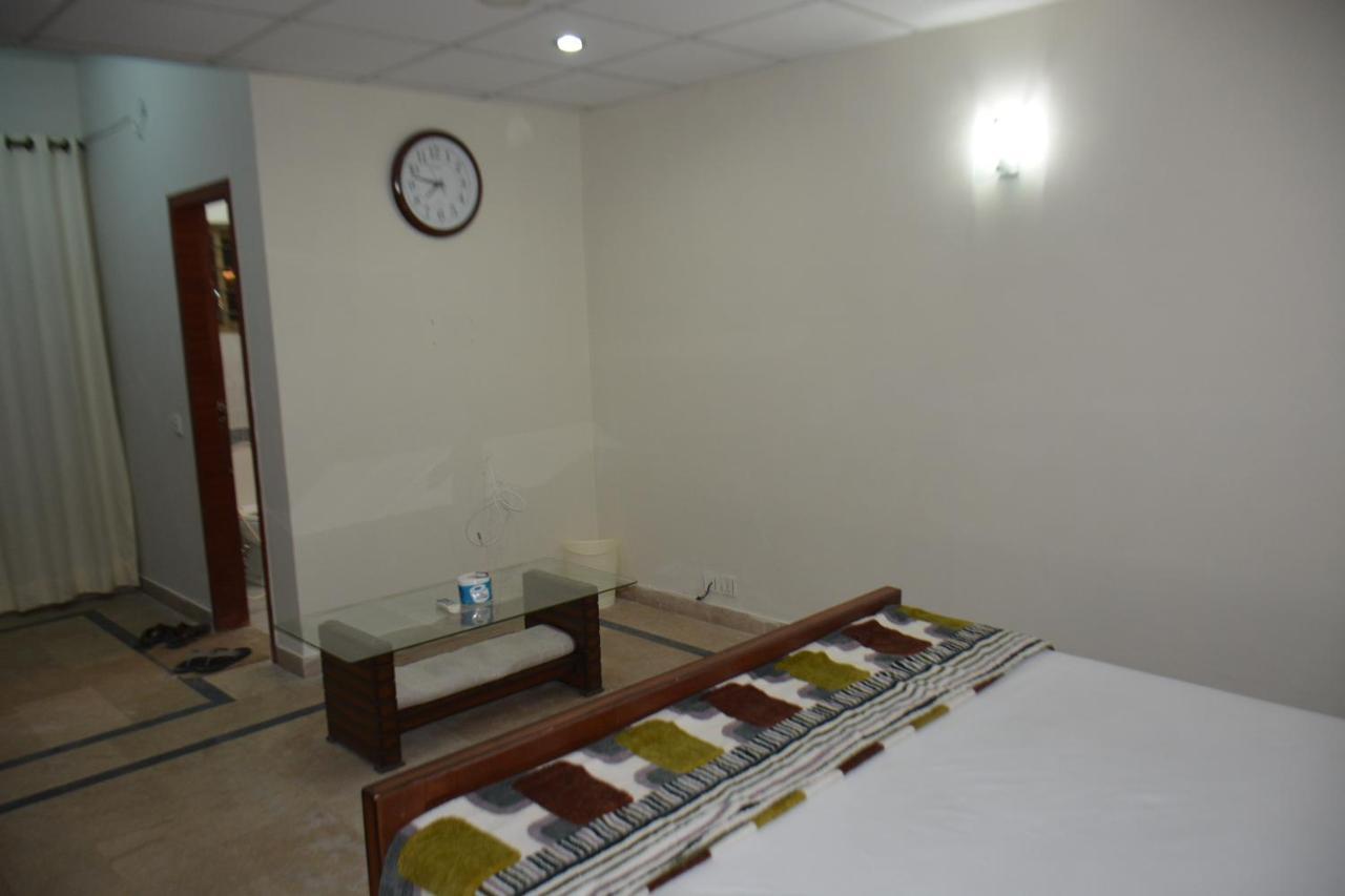 The Travelers Den Hotel Islamabad Ngoại thất bức ảnh