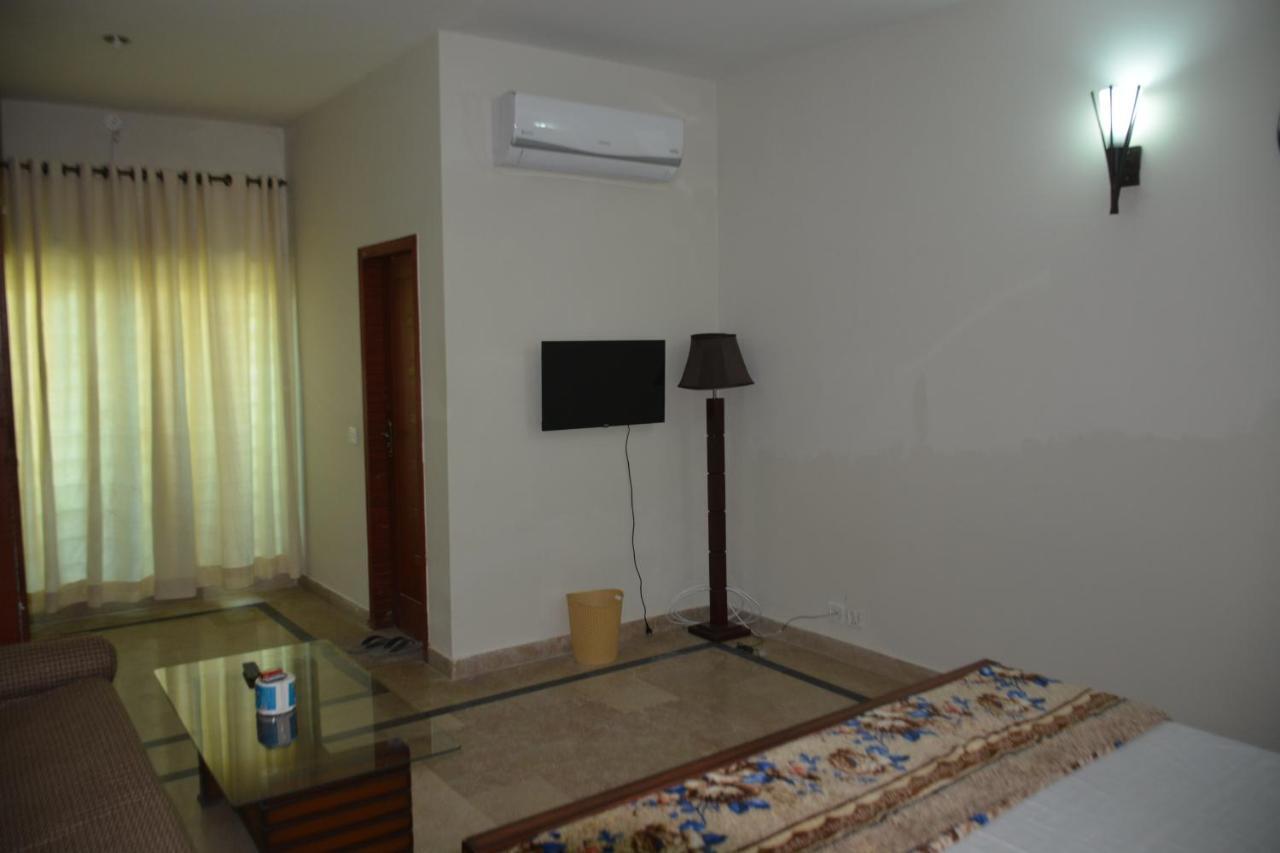 The Travelers Den Hotel Islamabad Ngoại thất bức ảnh