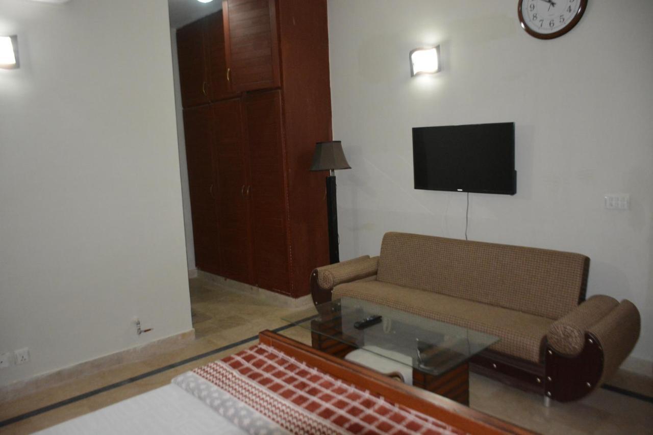 The Travelers Den Hotel Islamabad Ngoại thất bức ảnh